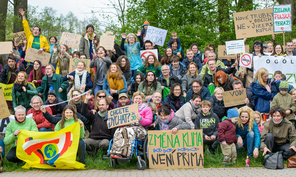 International Human Chain against Turów Mine in Czech Republic. © Petr Zewlakk Vrabec / Greenpeace
