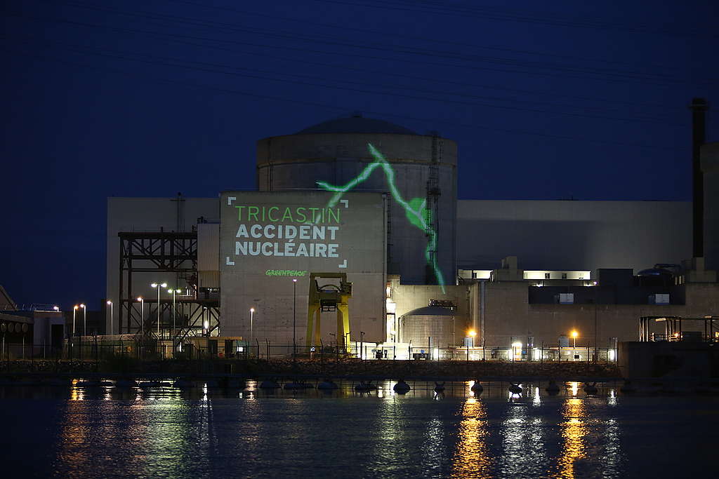 Action at Tricastin Nuclear Plant in France. © Micha Patault