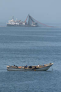 Fishing Pirogue and Turkish Seiner in Mauritania. © Pierre Gleizes / Greenpeace