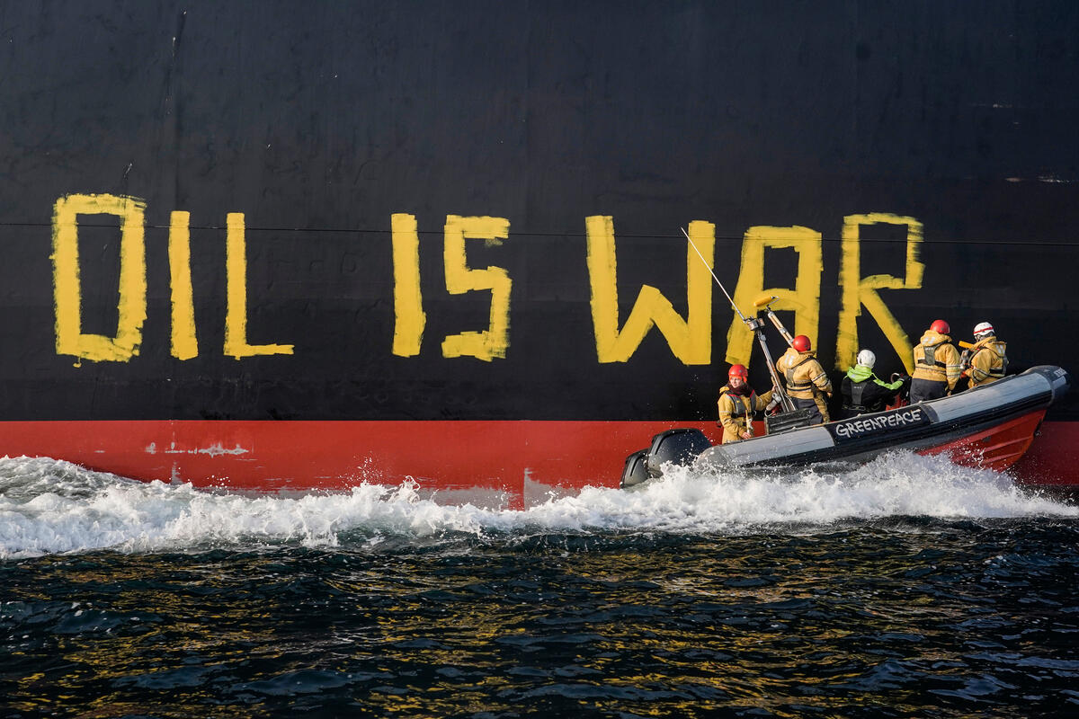 „Peace – Not Oil“ Protest in the Baltic Sea. © Axel Heimken / Greenpeace