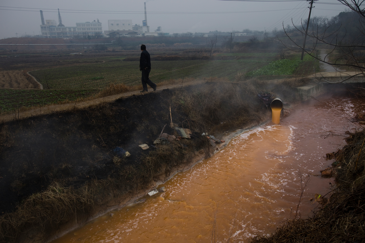 Chemical Pollution in the Yangtze River. © Lu Guang / Greenpeace