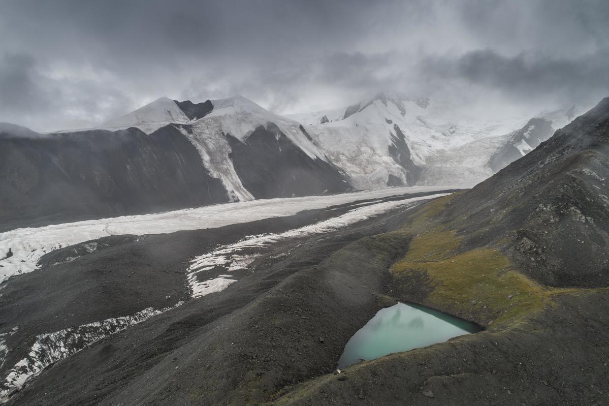 Halong Glacier in Qinghai, China. © Tie Gai / Greenpeace
