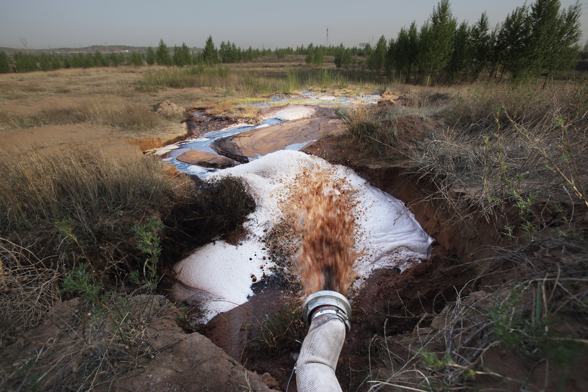 Shenuha's Wastewater in Inner Mongolia. © Qiu Bo / Greenpeace