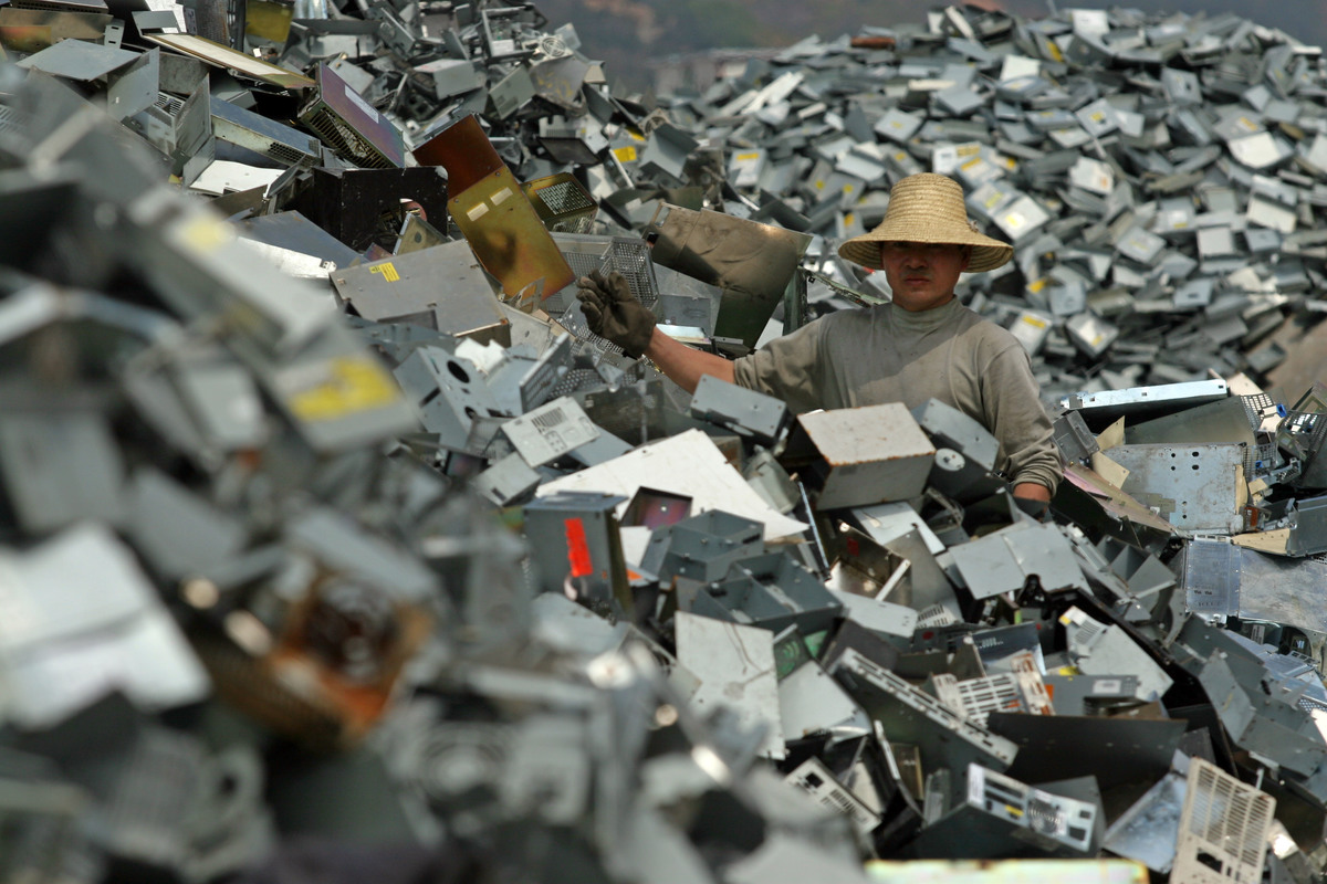 Toxics e-Waste Documentation in China. © Greenpeace / Natalie Behring