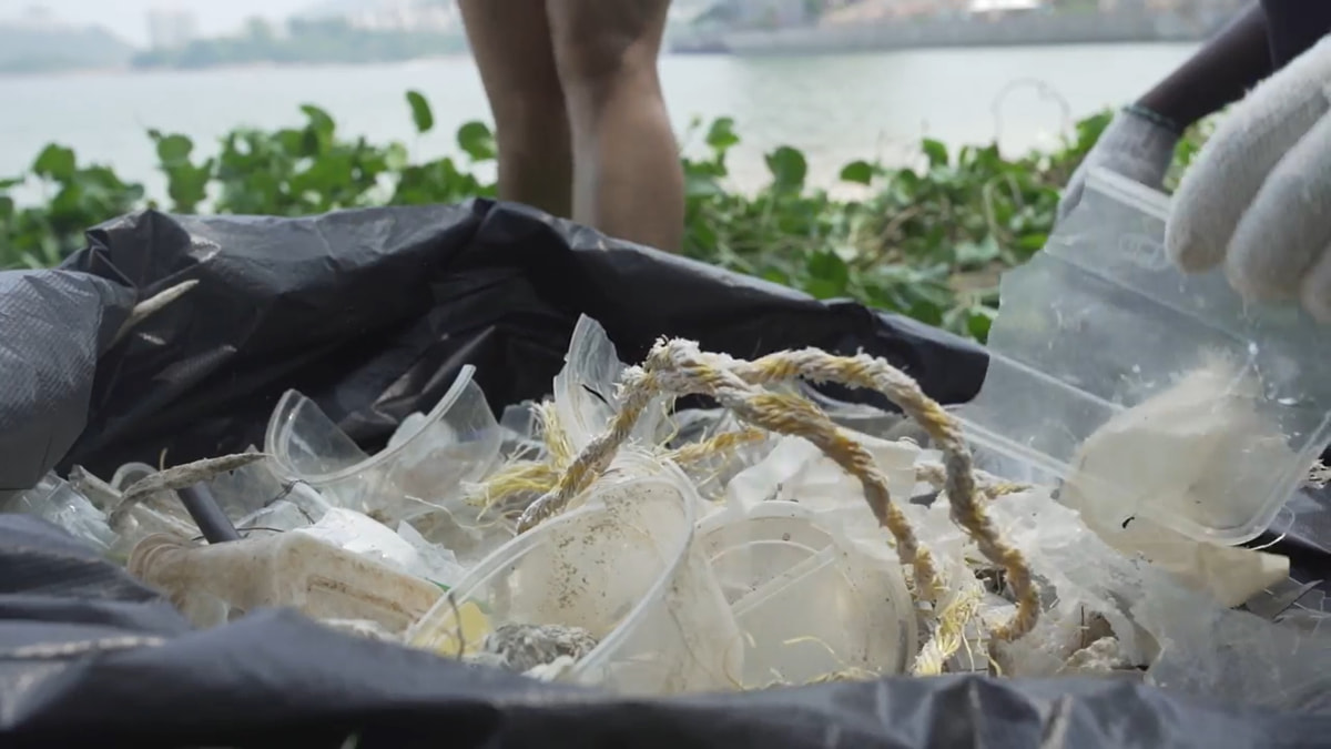 Filipino Domestic Helpers Go Beach Cleaning on Holidays: Hong Kong is ...