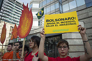 Bolsonaro lopeta metsäpalot, pelasta Amazon.