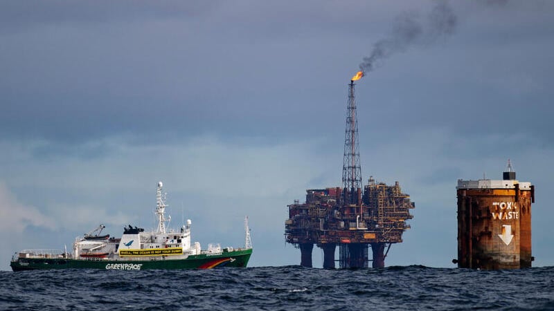 Öljy-yhtiöitä ei yhteinen tulevaisuutemme kiinnosta. Ne jatkavat kriisin syventämistä vain voitoistaan välittäen. On tullut aika vaatia saastuttajilta vastuuta. Kuva: © Marten van Dijl / Greenpeace