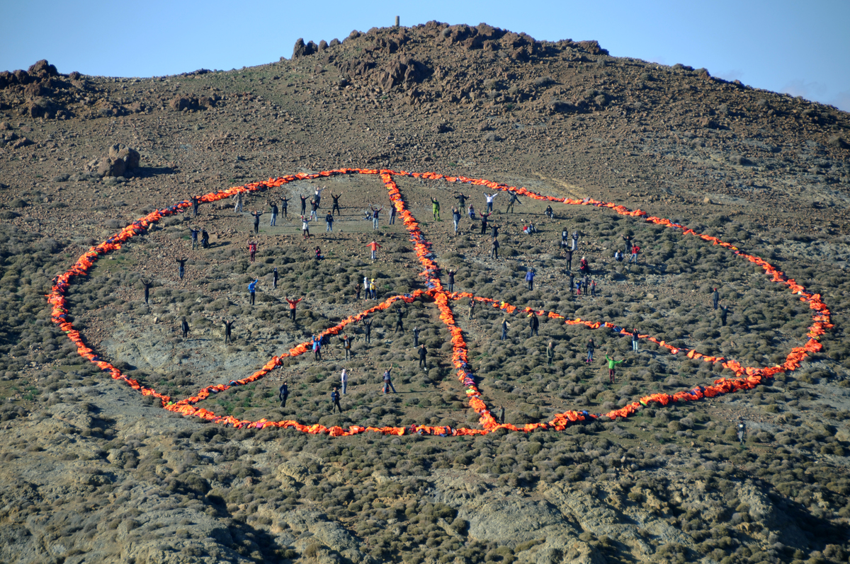 Peace Sign in Lesbos. © Florian Schulz / MSF / Greenpeace