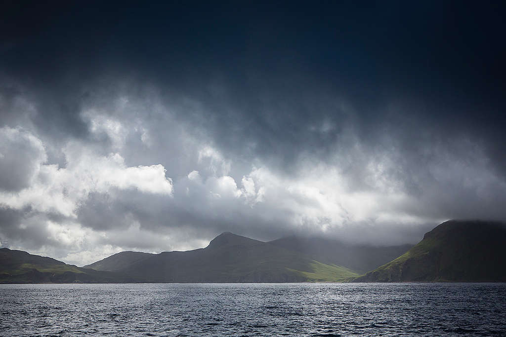 Storm Clouds Scotland. © Will Rose / Greenpeace