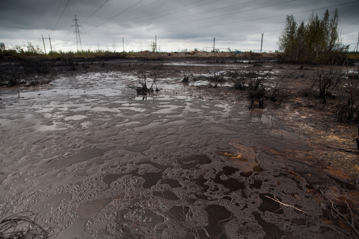 Oil Spill in Russia. © Greenpeace / Steve Morgan
