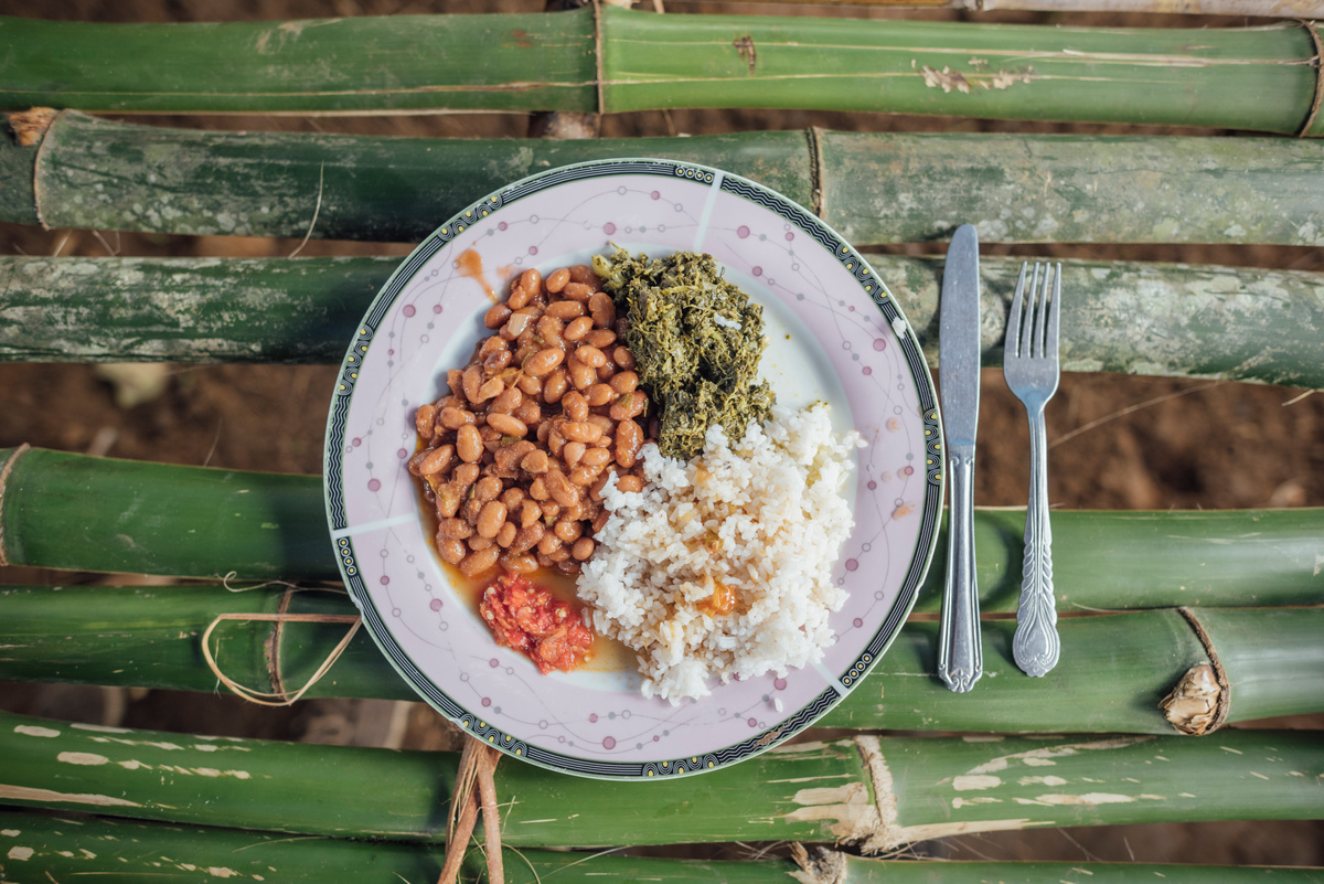 Food in Lokolama. © Kevin McElvaney / Greenpeace