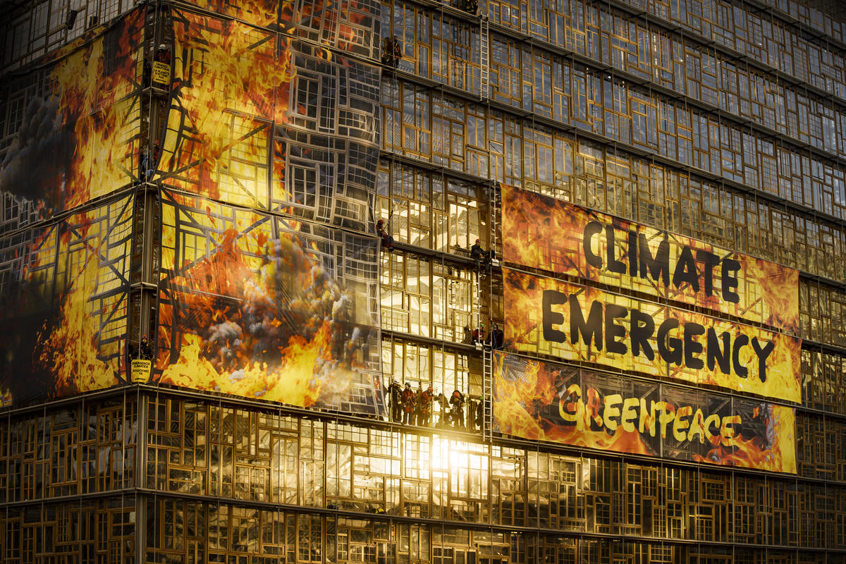 Action at European Council Summit in Brussels. © Eric De Mildt / Greenpeace