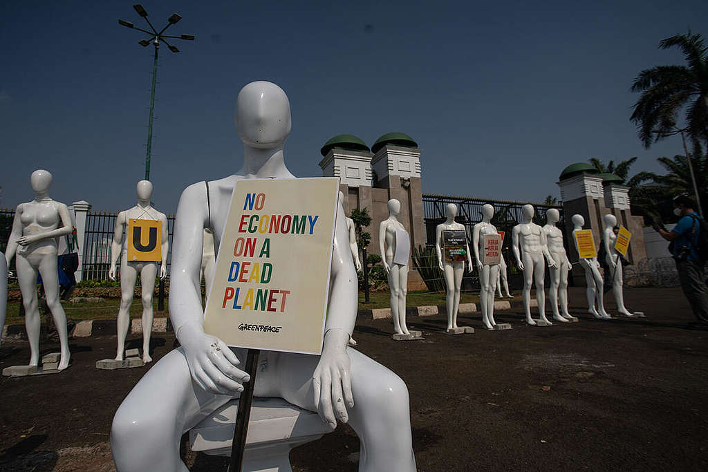 Mannequins Protest in Jakarta. © Jurnasyanto Sukarno / Greenpeace