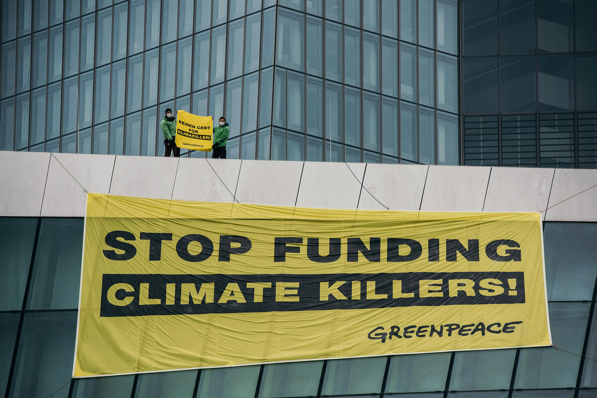 Protest Flight for a Green Monetary Policy in Frankfurt am Main. © Felix Schmitt / Greenpeace