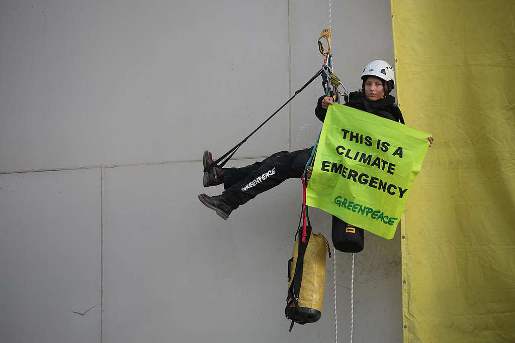 Climate Crisis Action at HELPE Refinery in Aspropyrgos, Greece. © Constantinos Stathias / Greenpeace