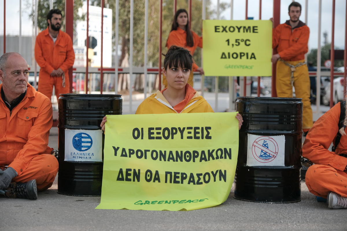 Climate Crisis Action at HELPE Refinery in Aspropyrgos, Greece. © Nikos Thomas / Greenpeace