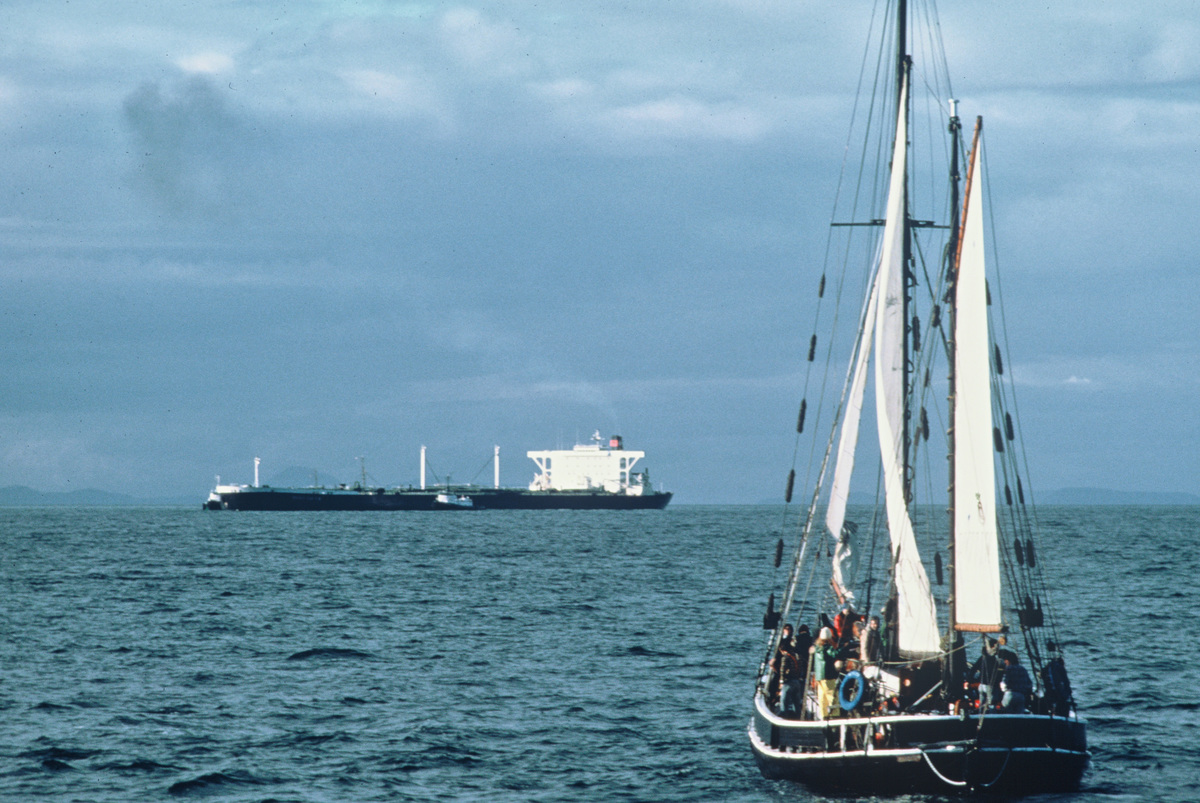 Action against Oil Tanker in Juan de Fuca Strait. © Greenpeace / Rex Weyler