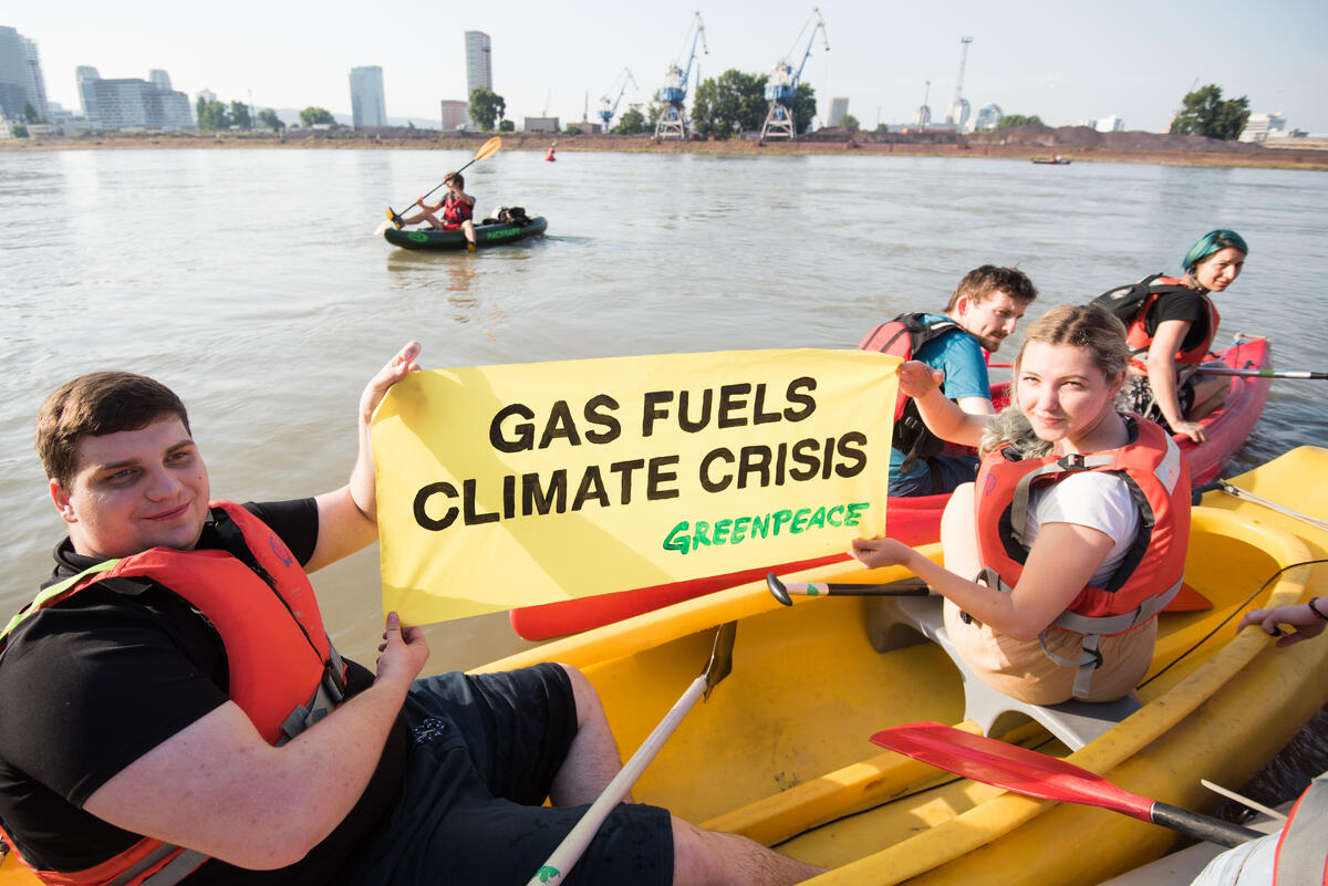 Kayakers Protest against Fossil Gas LNG Terminal in Bratislava. © Mária Mühl / Greenpeace