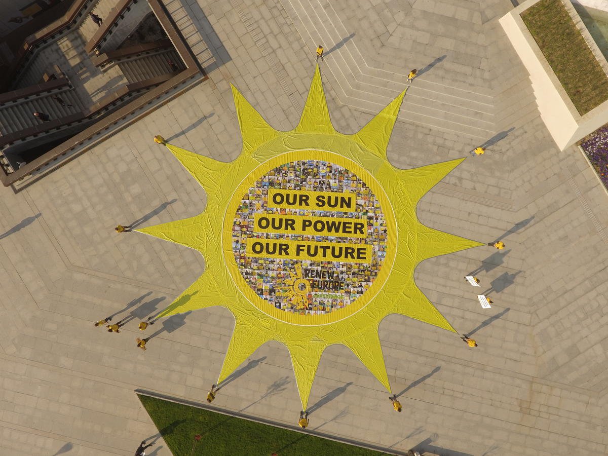 Action in Bulgaria for 100 Percent Renewable Energy. © Boris Dimitrov / Greenpeace