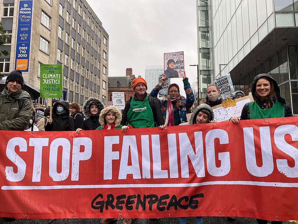 Volunteers in Manchester take part in the Global Day of Action. © Greenpeace