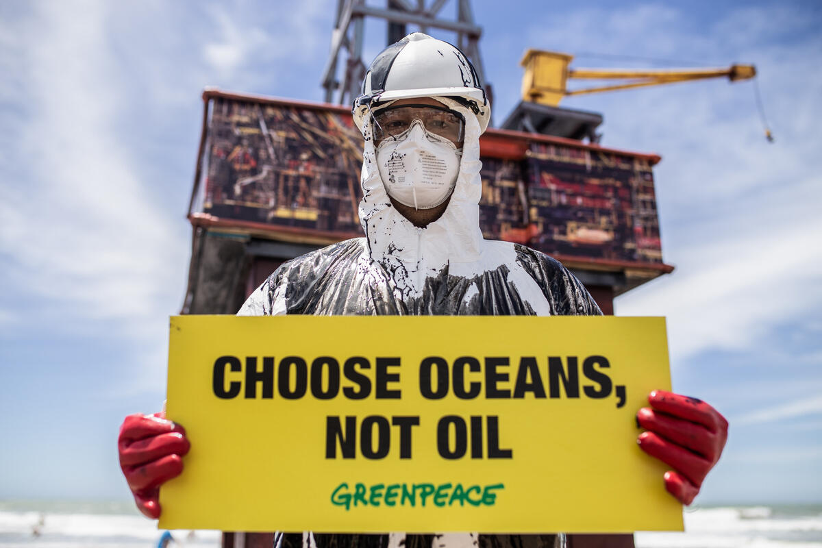 Protest against Oil Exploration in the Argentine Sea. © Gabriel Bulacio / Greenpeace