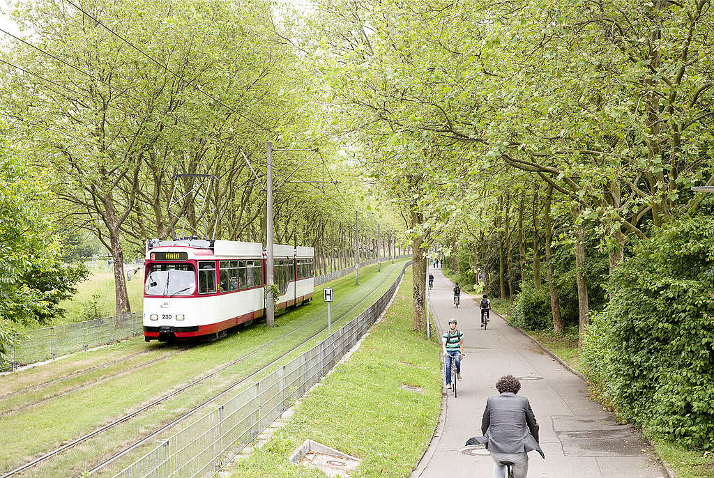 Tram and Bicycle Path in Freiburg. © André Hemstedt & Tine Reimer / Greenpeace