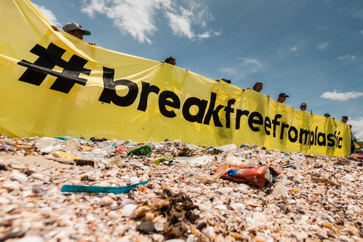 Brand Audit and Waste Audit at Freedom Island. © Jilson Tiu / Greenpeace