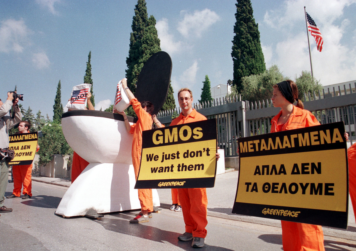 GE Action at US Embassy in Greece. © Greenpeace / Mihalis Karayannis