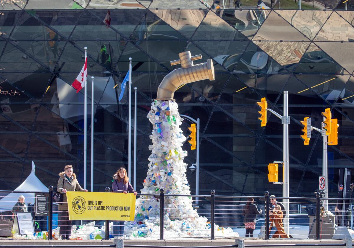 Plastic Installation for INC4 Delegates in Ottawa. © Tim Aubry / Greenpeace