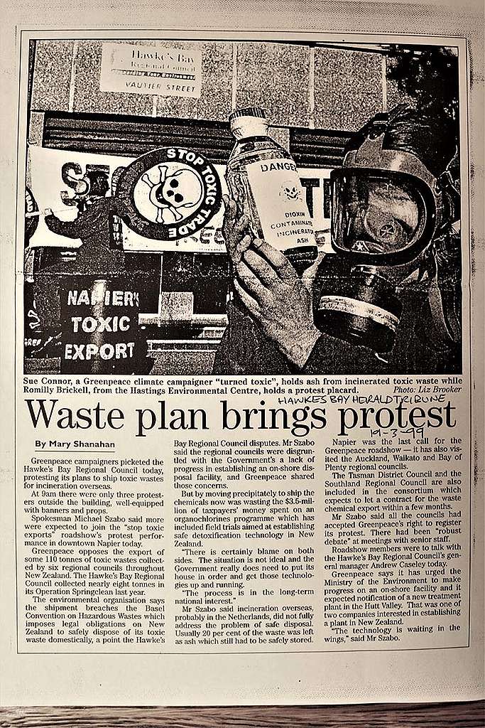 April 1999 Greenpeace demands an end to toxic waste exports outside Hawkes Bay regional council in Napier