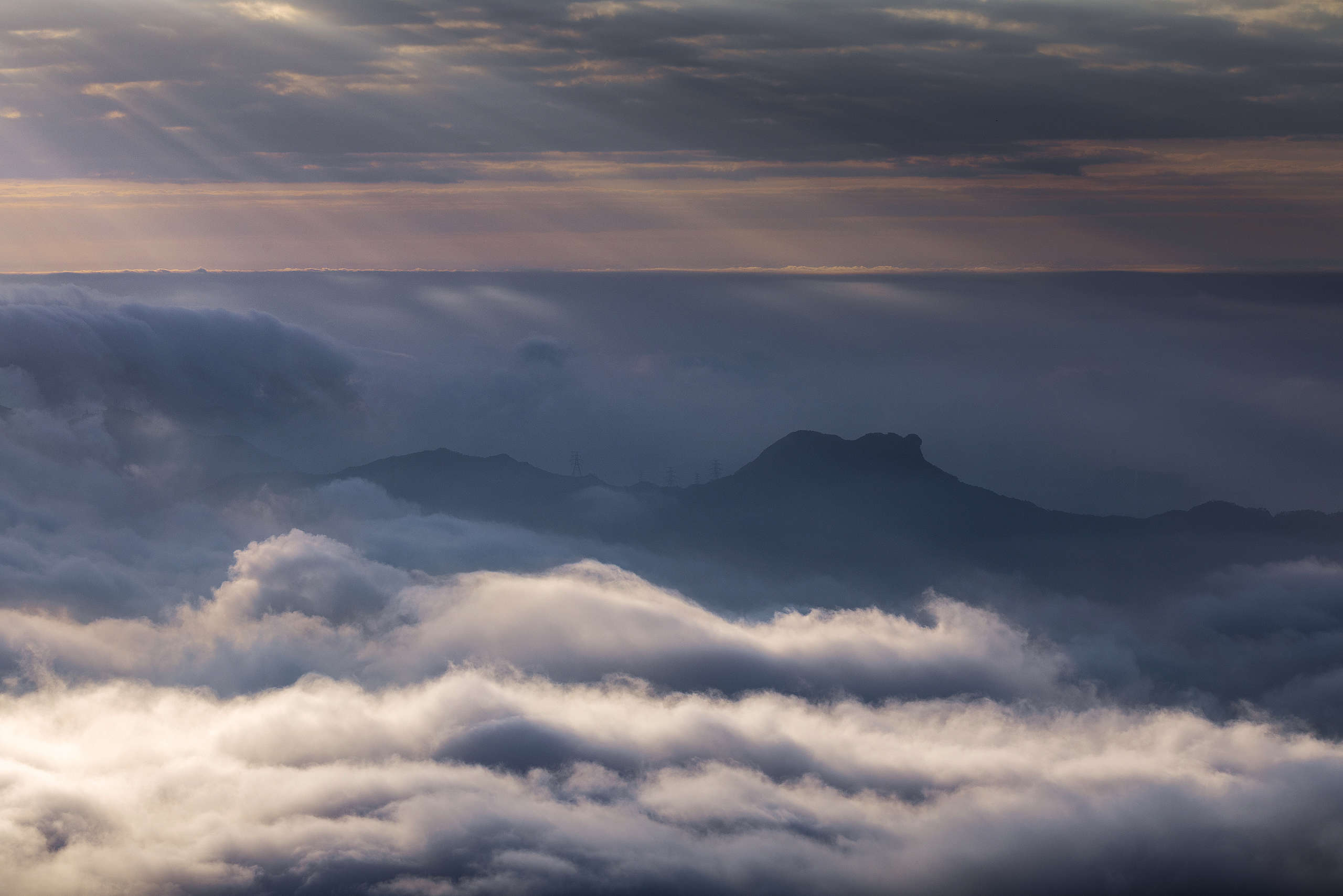 雲海上的獅子山。 © Kelvin Yuen