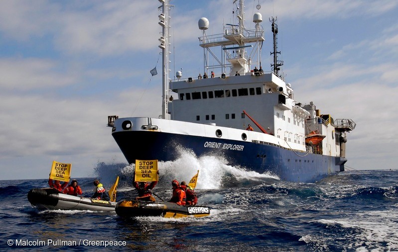 The seismic survey vessel Orient Explorer bears down on Greenpeace inflatibles attempting to force the ship off course during protest action against deep sea oil drilling off East Cape. Sunday April 10, 2011Photo: Greenpeace/Malcolm Pullman 