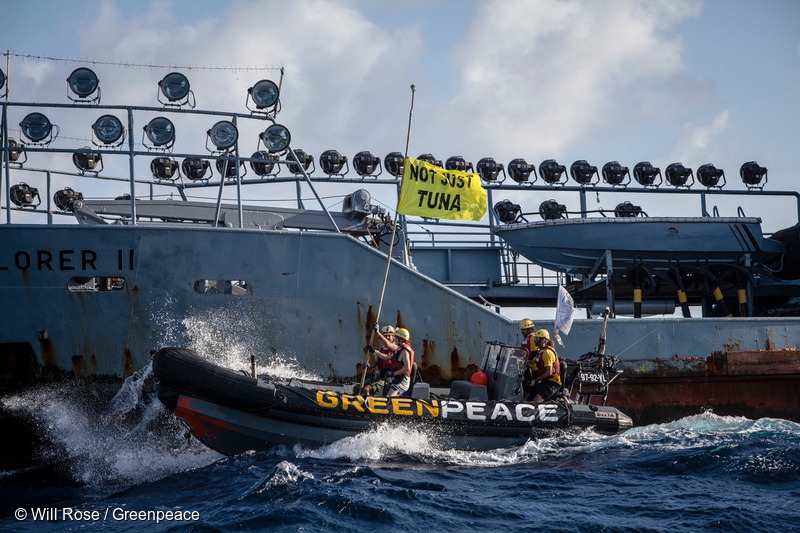 Activists on board the Greenpeace ship Esperanza this morning peacefully confronted marine operations at the heart of Thai Union’s supply chain, the latest in a series of global protests against the tuna giant’s destructive fishing practices. At 06.00 local time, activists in inflatable boats delivered a cease and desist letter to the deck of the Explorer II, a supply vessel using an underwater seamount to perch on and contribute to massive depletion of ocean life.