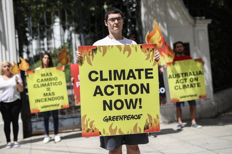 阿根廷布宜諾斯艾利斯的澳洲大使館前撐澳洲的氣候行動。© Sebastian Pani / Greenpeace