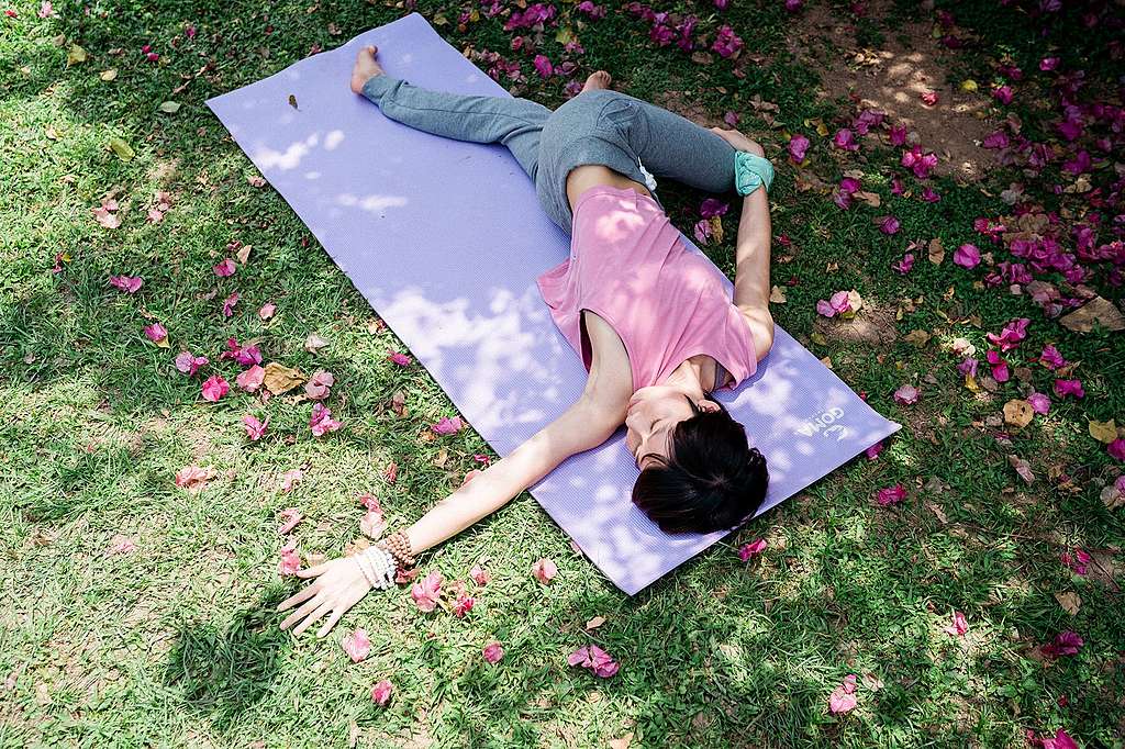Fion專項是舒緩痛症瑜伽。© Patrick Cho / Greenpeace