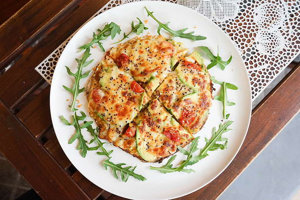 Veggie Spinner Pizza是店內招牌菜，以南瓜作批底醬料，配合加了芝麻的薄批底，賣相與味道同樣突出。 © Greenpeace