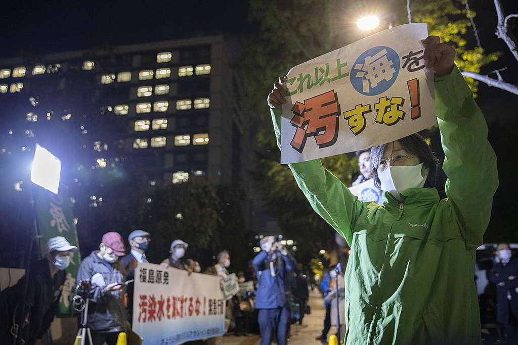 綠色和平東京辦公室聯同當地公民團體去年10月上街請願，反對當局釋出核廢水至太平洋。 © Masaya Noda / Greenpeace