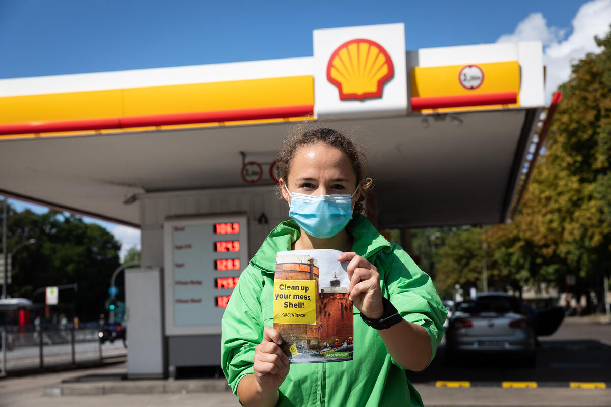 綠色和平過去也多次透過發表研究報告，揭示石油巨擘SHELL對環境的影響。© Daniel Müller / Greenpeace