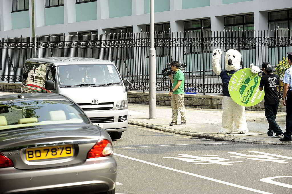 綠色和平2009年首次把「無車日」概念引入香港，獲接近兩萬人響應參與，當日以步行或公共交通工具代步。 © Greenpeace