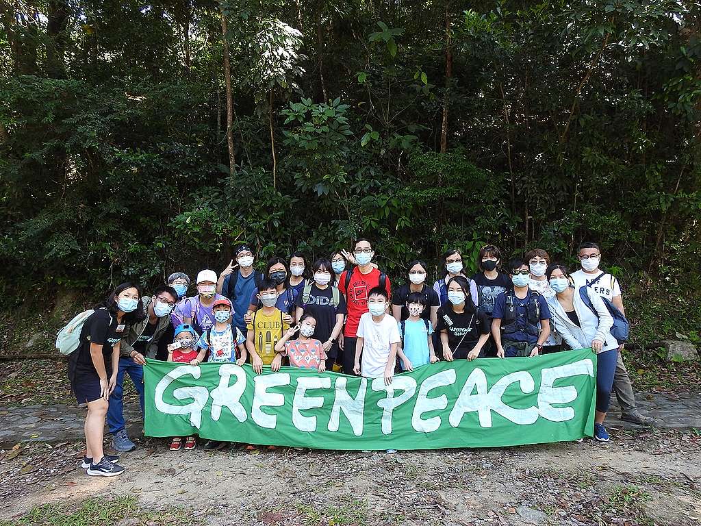 綠色和平會員活動「與秋風相伴，與萬物連結」生態導賞大合照。© helen yip