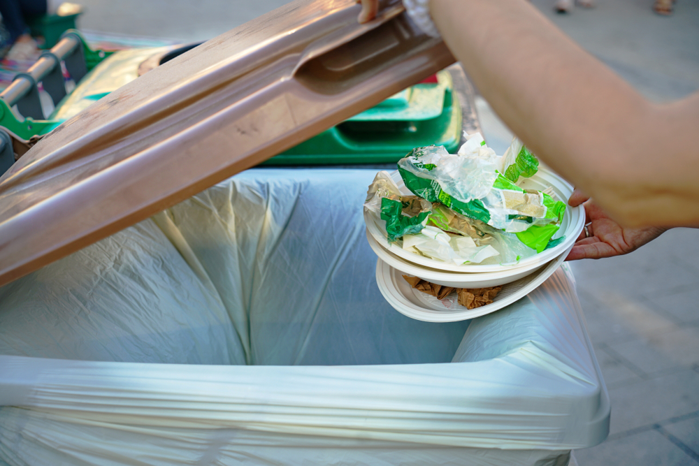 可降解塑膠大多數不能與傳統塑膠一起回收，主因是它們的化學成分不同。© Shutterstock