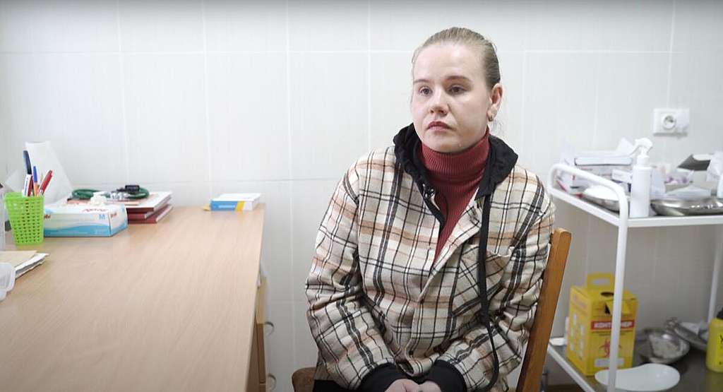 2022 年 2 月俄羅斯揮軍入侵烏克蘭，烏克蘭醫生 Olena Opanasenko 回憶起開戰當天，她在霍倫卡醫院工作的情況。 © Oleksandr Popenko / Greenpeace