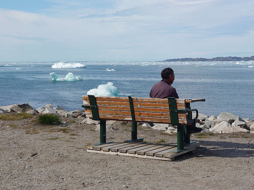 北極原住民因紐特人面對海冰不斷減少，有時也顯得無奈與無力應對。 © Wilson Cheung