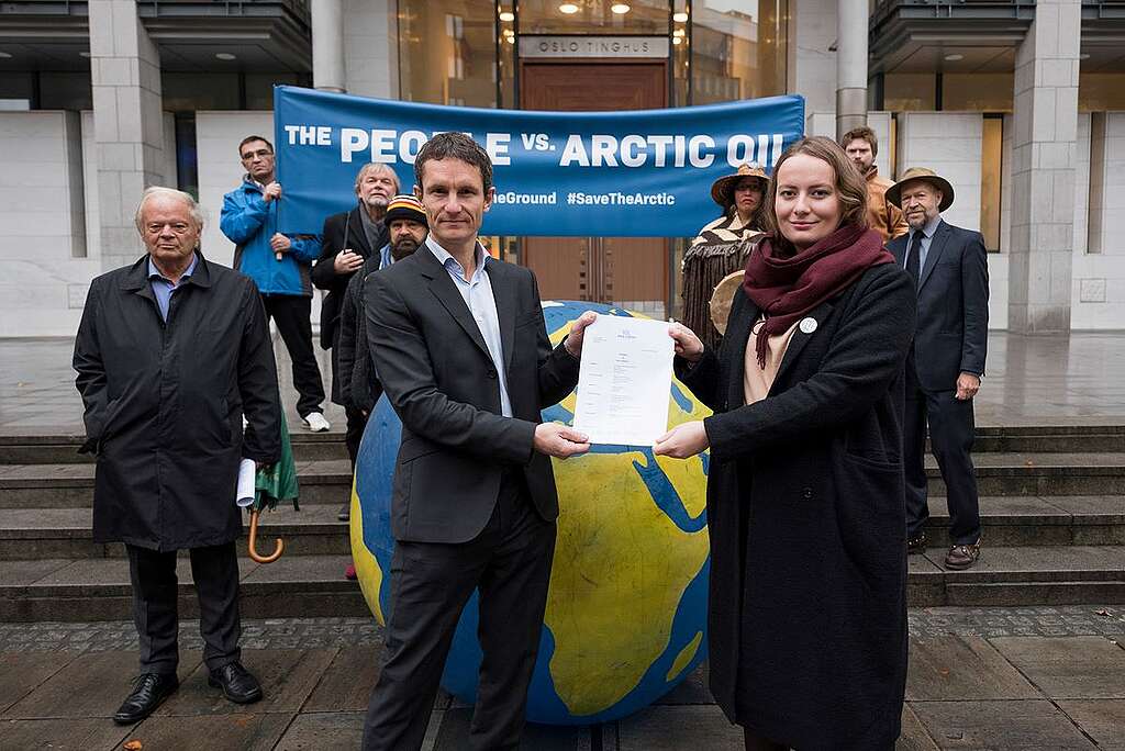 2016 年，綠色和平與 Natur og Ungdom 首次入稟法院，控告挪威政府向石油公司批出在北極地區擴大石油鑽探的許可。 © Christian Åslund / Greenpeace