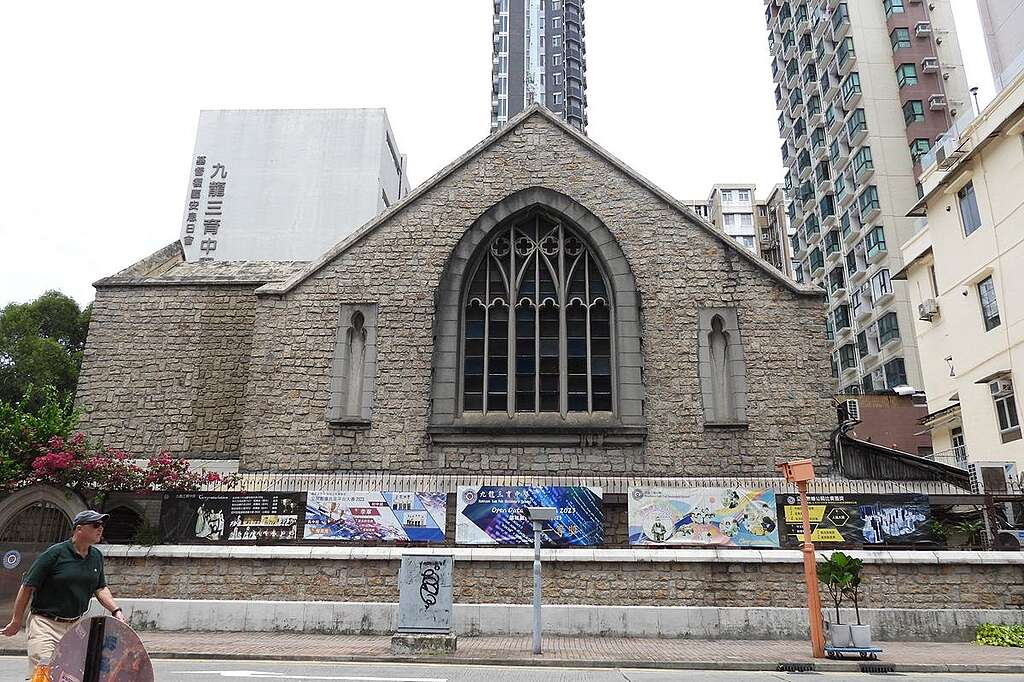 界限街 52 號基督復臨安息日會九龍教會落成於 1950 年，由出色的華人建築師徐敬直設計。 （圖見建築向通菜街一面）© helen yip