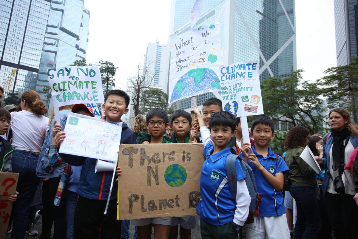 過去全球掀起為氣候變化而罷課遊行，均由學生主導，在香港也見有本地學生響應行動。© Greenpeace / Pak Chai Tse