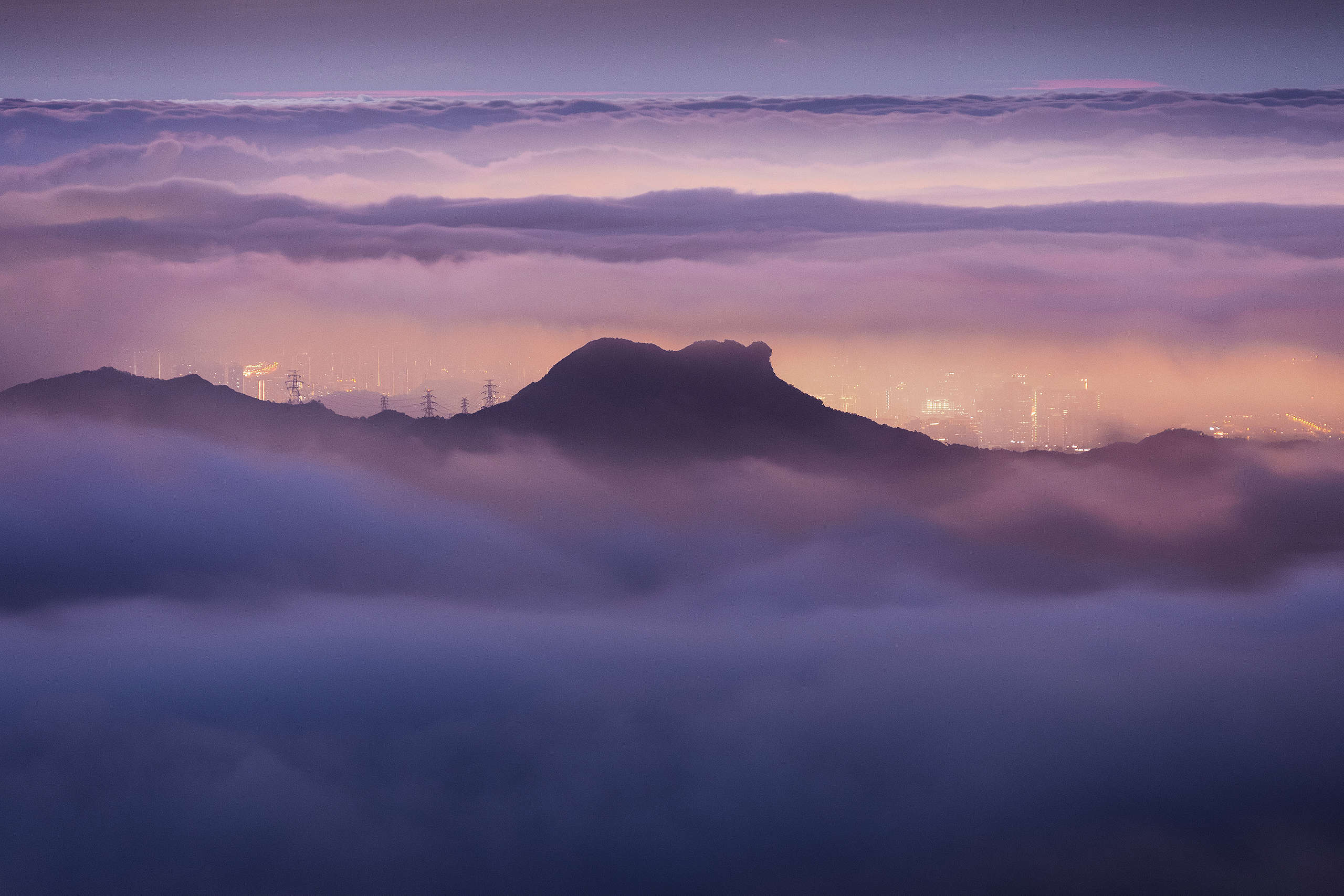 雲海上的獅子山。© Kelvin Yuen