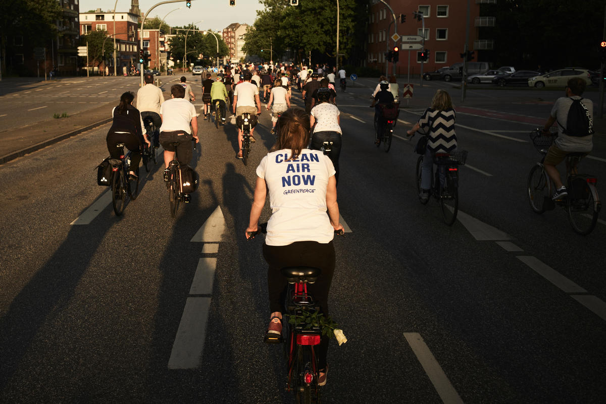 Bike "Ride of Silence" for Safe Urban Infrastructures in Germany. © Carlos Fernández Laser