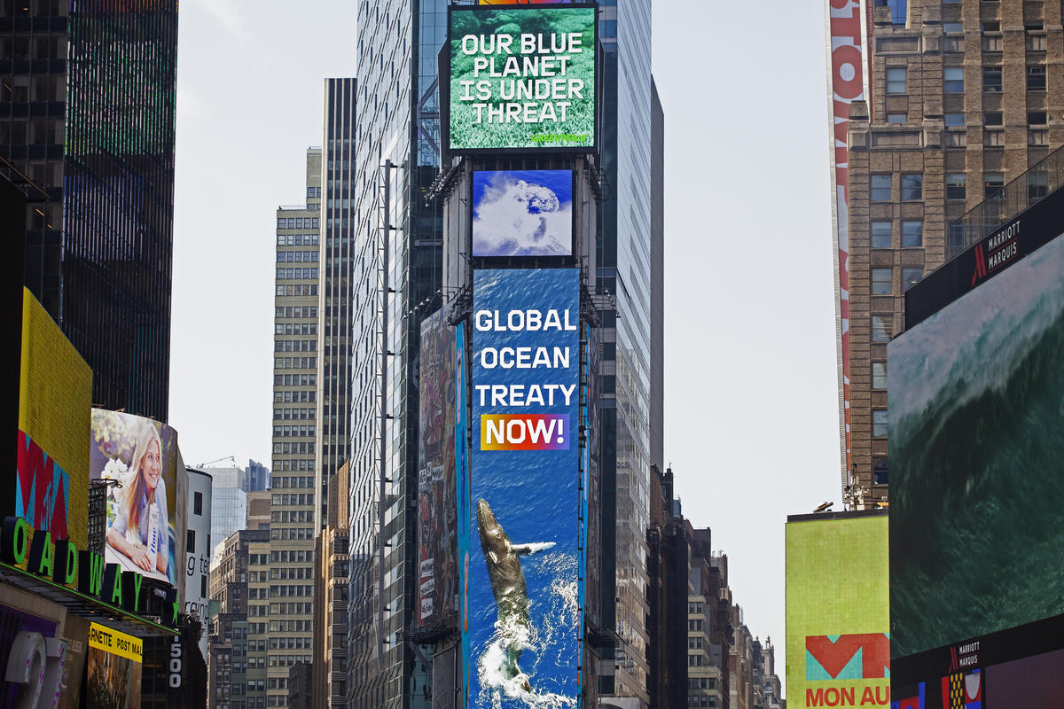 'Global Ocean Treaty Now!' Electronic Billboards in New York. © Greenpeace