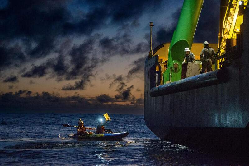 Greenpeace-aktivisták tiltakoznak a mélytengeri bányászat ellen a Csendes-óceán térségében.
